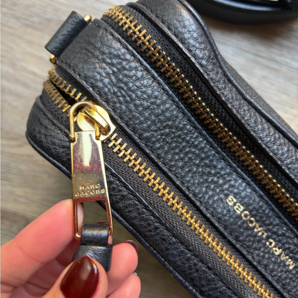 Marc Jacobs SoftShot 21 Leather Crossbody Bag - Picture 9 of 17